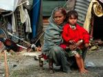 Jordskælvs-overlevende i Muzaffarabad. FN beder nu om mere nødhjælp. - Foto: AP 