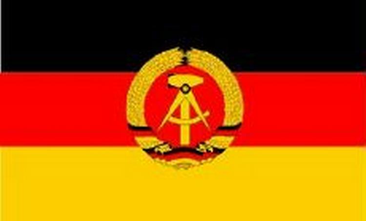 Den hedengangne DDR-stats flag. 