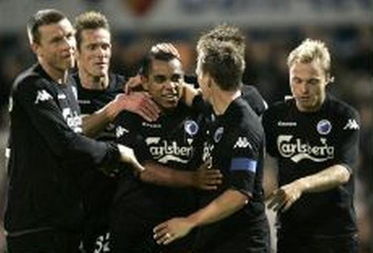 Jublende FCK-spillere efter en Alvaro Santos-scoring. - Foto: Claus Bonnerup 