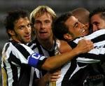 Juve-spillerne fejrer Trezeguets scoring til 1-0. - Foto: AP. 