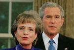 Harriet Miers ved siden af præsident George W. Bush. - Foto: AP 
