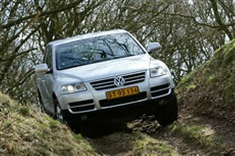 VW Touareg er bygget til det hårdeste terræn, men pas på skarpe genstande. En punktering kan blive dyr. Foto: Lars Skaaning 