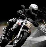 Suzuki GSR 600 har en motor, der er snuppet fra en lidt skrappere sportsversion. Her er den neddroslet en anelse.   Foto: Suzuki 
