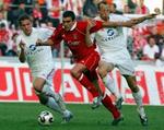 Bayerns brasilianske midterforsvarer Lucio udlignede FC Kölns føring. - Foto: AP 