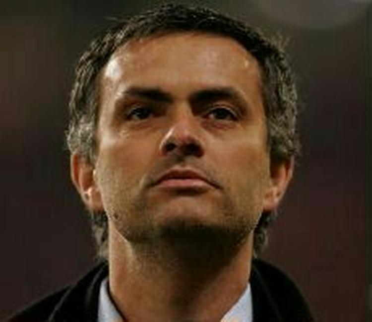 José Mourinho undrer sig over Arsenals manager. - Foto: AP 