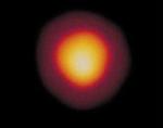 Betelgeuse har en omkreds, der er 1.000 gange større end Solens. Og den udsender et lys, der er op mod 50.000 gange kraftigere. - Foto: NASA 