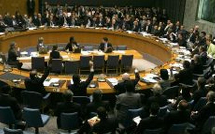 FN's Sikekrhedsråd vedtager en resolution, der tvinger Syrien til at samarbejde om opklaringen af mordet på den tidligere premierminister i Libanon, Rafik Hariri. Nu søger Syrien hjælp hos naboerne. - Foto: AP 