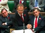 Premierminister Tony Blair kæmper for at få sin terrorpakke igennem. - Foto: AP 