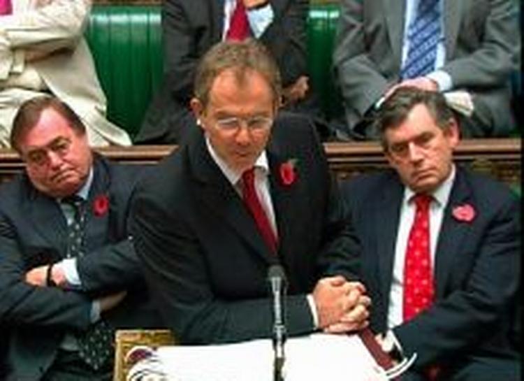Premierminister Tony Blair kæmper for at få sin terrorpakke igennem. - Foto: AP 