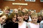 Volstrup skole i Sæby står til lukning i forbindelse med kommunesammenlægningerne. Men det skal være sværere for utilfredse forældre at oprette private skoler, mener politikerne. - Arkivfoto 