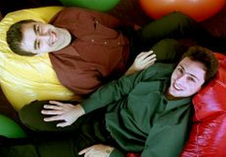 Larry Page (tv.) og Sergey Brin udviklede sammen det, der blev til Google. I dag står de i spidsen for verdens mest værdifulde medieselskab med en markedsværdi på over 60 milliarder dollar.   Foto: Randi Lynn Bech/AP 