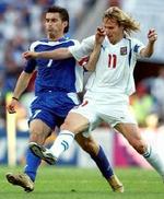 Pavel Nedved (t.h.) i aktion mod Grækenland under EM-semifinalen sidste sommer.. - Arkivfoto: AP. 