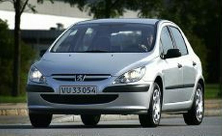 Den nedbrændte Peugeot 307 fra Hjørring havde ikke fået udskiftet den sårbare stikforbindelse, som er skyld i selvantændelser. - Arkivfoto: Finn Frandsen 