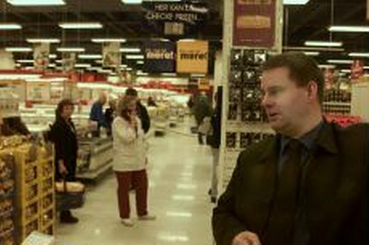 Informationschef i Dansk Supermarked Poul Guldborg (th) tror ikke på ny teknologi med selvbetjening i danske supermarkeder. - Arkivfoto: Kim Agersten 