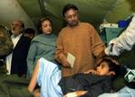 Pervez Musharraf er i Kashmir for at tilse ofrene efter jordskælvet. - Foto: AP 