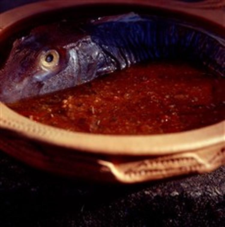 Uhyret på billedet er det største eksemplar af rød knurhane, jeg nogensinde har set. Hvilken som helst slags fisk kan bruges, der skal være cirka 750 g filet i alt, 1,2 kg med ben. Foto: Anne Li-Engström 