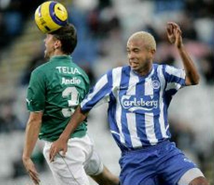 OB's Jose Junior jublede. - Foto: Lars Poulsen 
