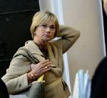 Pia Kjærsgaard sætter håret under en pause i nattens forhandlinger. - Foto: Anders Birch 