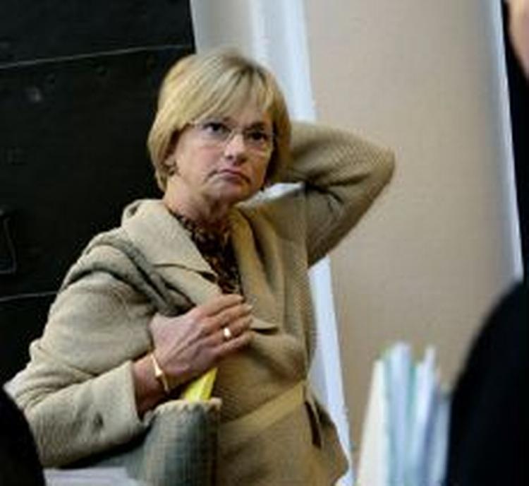 Pia Kjærsgaard sætter håret under en pause i nattens forhandlinger. - Foto: Anders Birch 
