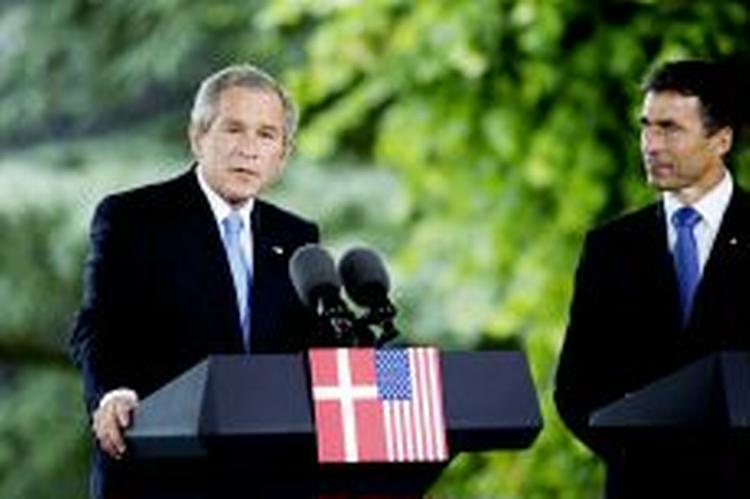 Præsident Bush og statsminister Fogh i Fredensborg i sommer. - Foto: Thomas Borberg 