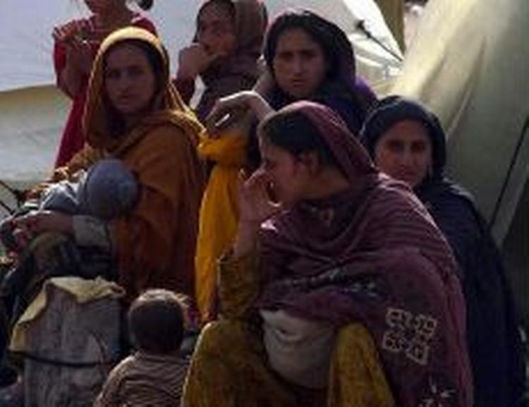 I flere af teltlejrene i det jordskælvsramte Kashmir er der hundreder af tilfælde af akut diarre, og det frygtes, at et kolera-udbrud er på vej. - Foto: AP 