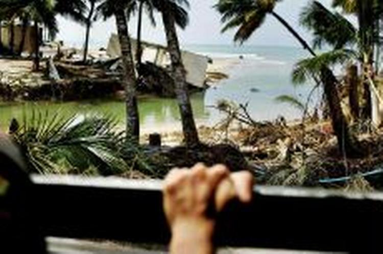 Oprydning i Khao Lak i Thailand efter katastrofen. -Foto: Martin Lehmann 