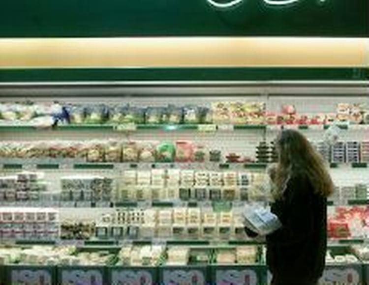 To ud af tre fødevarevirksomheder ved ikke, om de pakker mad ind i farlig plastemballage - Foto: Finn Frandsen 