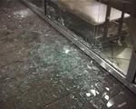 En kiosk fik smadret ruderne, før politiet nåede frem. - Foto: LocalEyes 