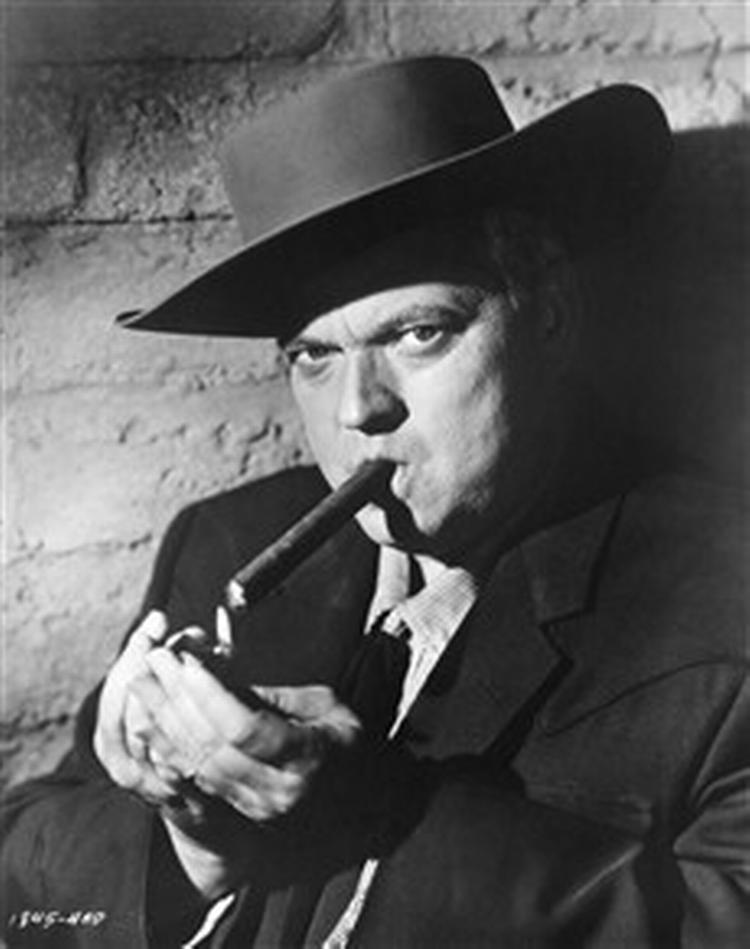Skuespilleren Orson Welles havde pondus både kunstnerisk og fysisk. Og så holdt han af en god cigar. - Foto: Husets Bio 