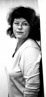 UDE OG HJEMME. Forfatteren Anne Holt er fuld af løgn. Og mennesket Anne Holt kan ikke fordrage hovedpersonen i sine bøger.   Foto: Ellen Gossner 
