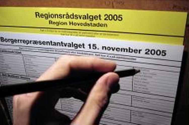 Vælgerne har både mulighed for at stemme på den hvide seddel til kommunalvalget og på den gule til regionerne. - Foto: Thomas Borberg 