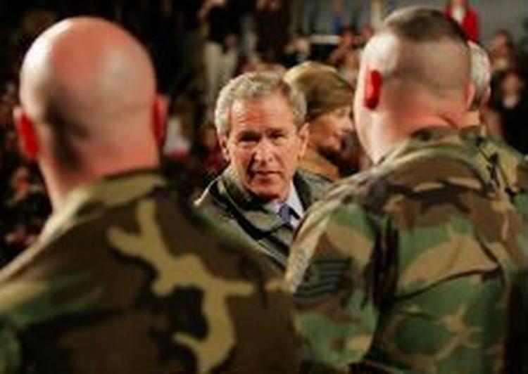 Præsident George W. Bush' eget bagland i det republikanske parti lægger pres på præsidenten for at få en plan for USA's troppers tilbagetrækning fra Irak. - Foto: AP 