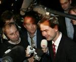 Socialdemokraternes borgmesterkandidat i Århus ankom storsmilende til rådhuset efter de første exit polls. - Foto: Rasmus Baaner 
