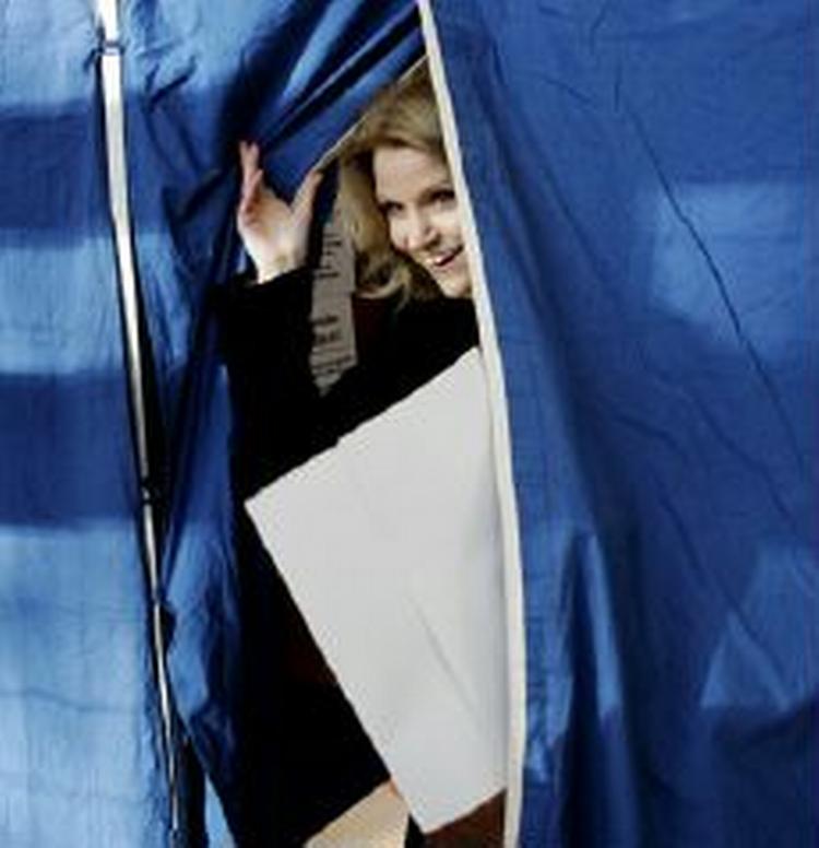 S-leder Helle Thorning-Schmidt afgav sin stemme på Kildevældsskolen i København. - Foto: Miriam Dalsgaard 