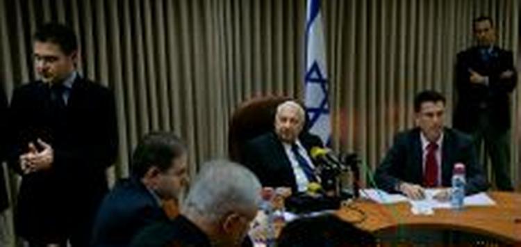Ministerpræsident Ariel Sharon under et møde i Likud-partiet. - Foto: AP 