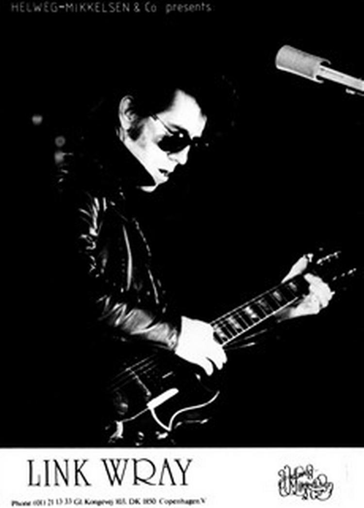Link Wray bliver betragtet som opfinderen af det klassisk forvrængede riff, der kendetegner guitarrocken. - Arkivfoto. 