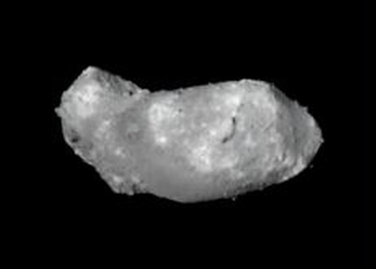 Asteroiden Itokawa ligger omkring 300 millioner kilometer fra Jorden. - Foto: AP 
