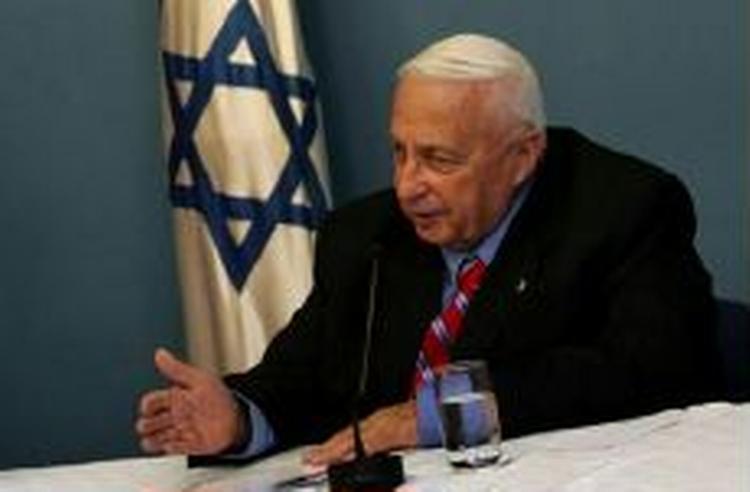 Ariel Sharon på pressekonferencen. - Foto: AP 