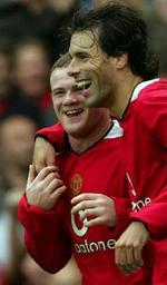 Wayne Rooney og den nye anfører Ruud van Nistelrooy skal levere varen i aften mod Villarreal. - Arkivfoto: AP. 