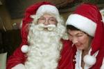 Julemanden eller Sankt Nikolaj. En tysk gruppe ser gerne en Julemandsfri verden. Her ses Julemanden i en lykkelig stund med sin kone. - Arkivfoto: Peter Hove Olesen 