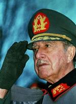 Chiles tidligere militærdiktator general Augusto Pinochet er blevet sat i husarrest - Foto: AP 