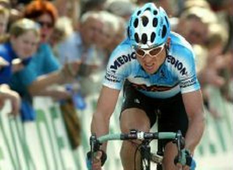 T-Mobile-stjernen Jan Ullrich kører Giro d´Italia på trods af at det kan forringe hans chancer for at vidne Tour de France - Foto: AP 