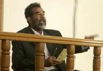 Saddam Hussein under et tidligere retsmøde. - Arkivfoto: AP 