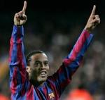 Ronaldinho jubler efter sejren. - Foto: AP 