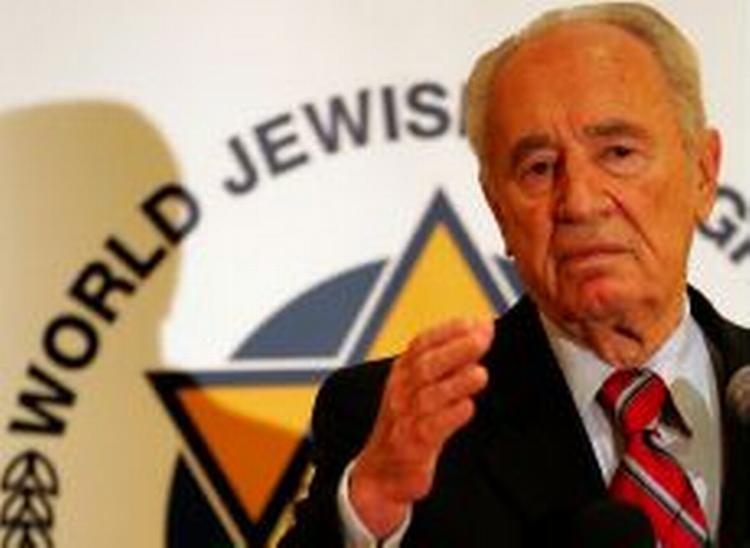 Arbejderpartiets gamle fredsmager Shimon Peres synes på vej over til den tidligere 'fjende' premierminister Ariel Sharon og dennes nye 'Kadima'-parti. - Foto: AP 