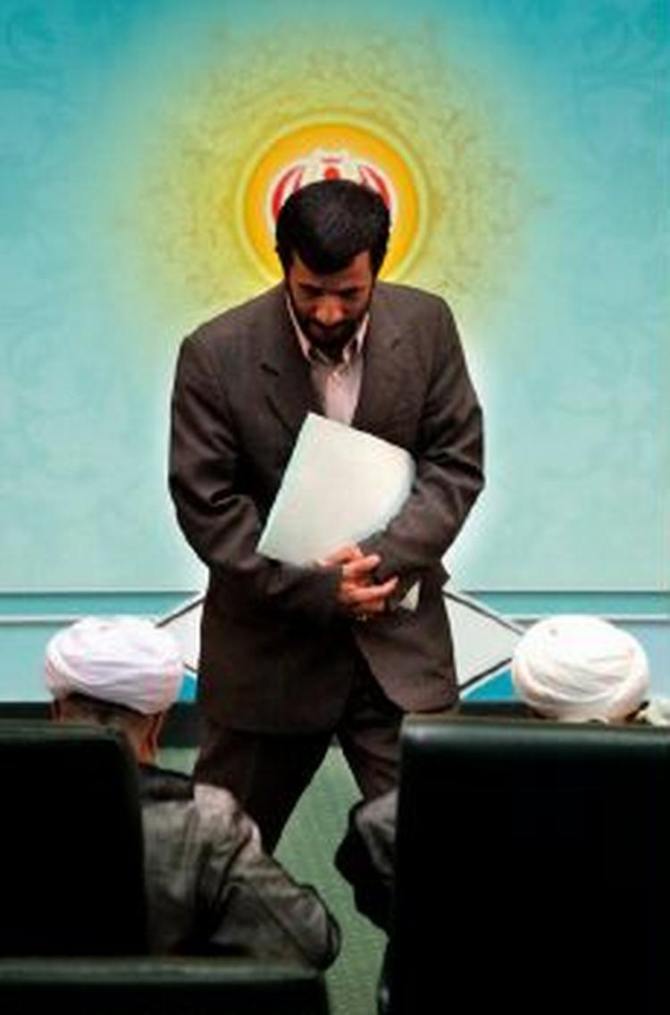 Irans præsident Mahmoud Ahmadinejad følte sig omgivet af et stærkt lys, da han leverede en USA-kritisk tale til FN i september. Tilhørerne blinkede ikke, mener han. - Arkivfoto: AP 