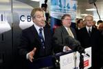 Den britiske premierminister Tony Blair foreslår på et møde, at Storbritannien løser energiproblemerne ved at bygge flere atomkraftværker. - Foto: AP 