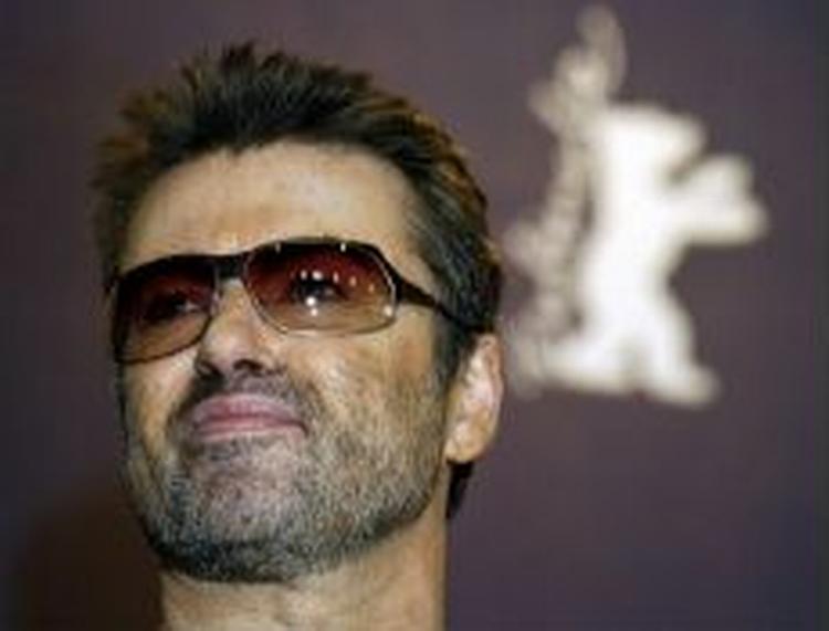 George Michael Og Kenny Goss har været fast par gennem næsten ti år. Nu får de papir på det. - Arkivfoto: AP 
