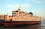 En tidligere Scandlines-færge, 'Dronning Margrethe II', ligger på en indisk skrotstrand - Foto: Shipspotting.com 