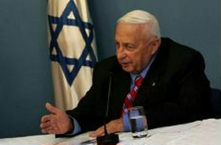 Israels premierminister Ariel Sharon truer Iran med militær magt - Foto: AP 